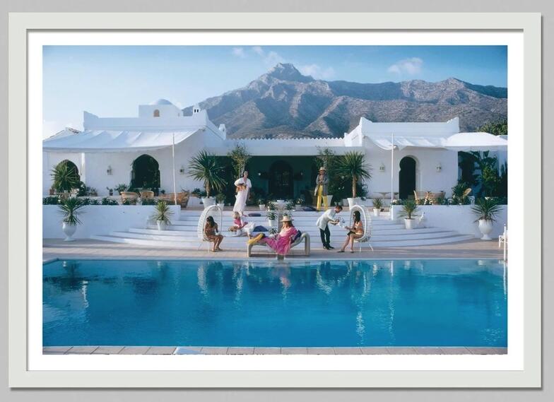Luxury Lifestyle Living - Retro pool side Host Luxury Lifestyle